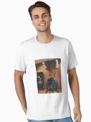 Khamzat Chimaev : The Hunter  Essential T-Shirt